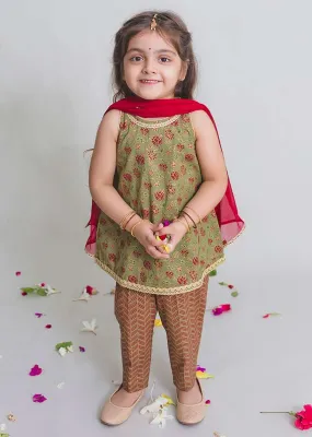 Kalki Girls Dark Green Suit Set In Cotton With Printed Floral Jaal And Lace Work By Tiber Taber